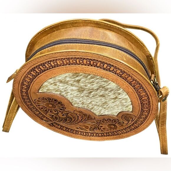Klassy Cowgirl Medium Leather round Crossbody Bag with cowhide inlay - Picture 4 of 9